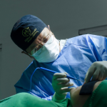 O botox tem duração variável e serve para suavizar linhas e prevenir marcas, explica Milton Seigi Hayashi.