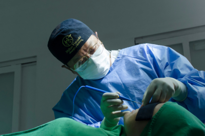 O botox tem duração variável e serve para suavizar linhas e prevenir marcas, explica Milton Seigi Hayashi.