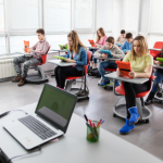 Sérgio Bento De Araújo analisa como políticas públicas de EJA digital ampliam o acesso, a permanência e as oportunidades para estudantes ao longo da vida.