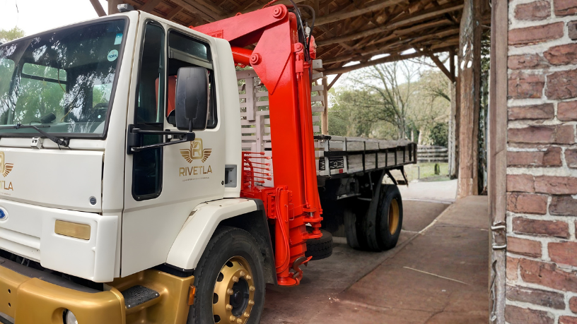 Entenda quando o caminhão munck é indispensável em obras e por que sua utilização garante mais eficiência, segurança e agilidade, segundo Altevir Seidel.