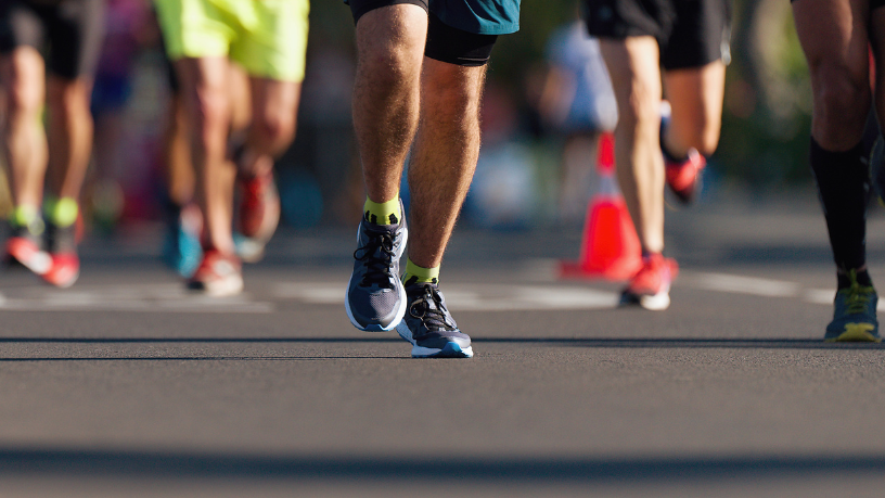 Quer iniciar na corrida de rua? Confira neste artigo com Márcio Velho da Silva dicas essenciais para treinar sem comprometer a saúde.