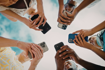 Startup brasileira revoluciona apps de relacionamento com nova lógica baseada em conexão real